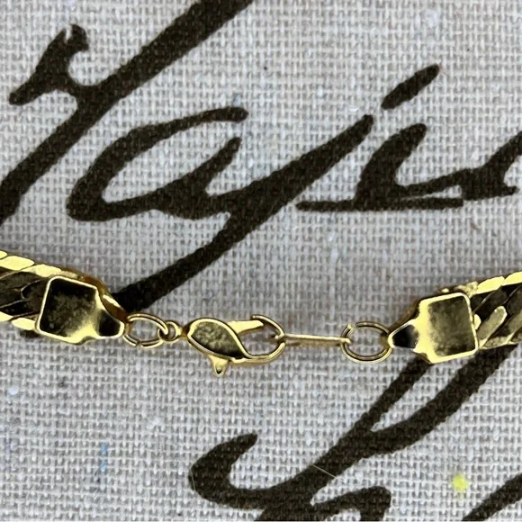 Vintage Gold Chain with Minimalist Design - Picture 2 of 3